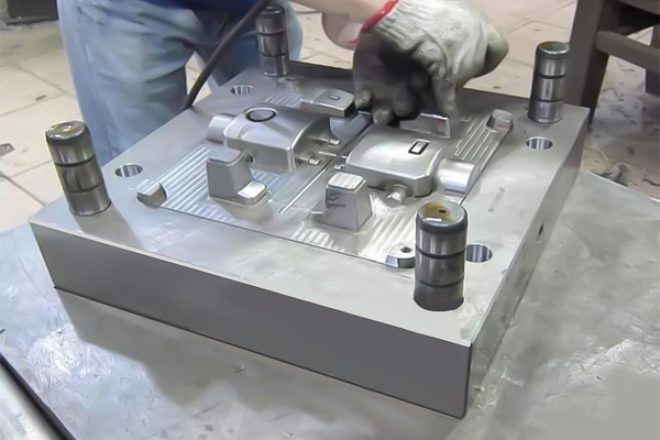 금형 시험 전 준비 작업 Szmolding.com 